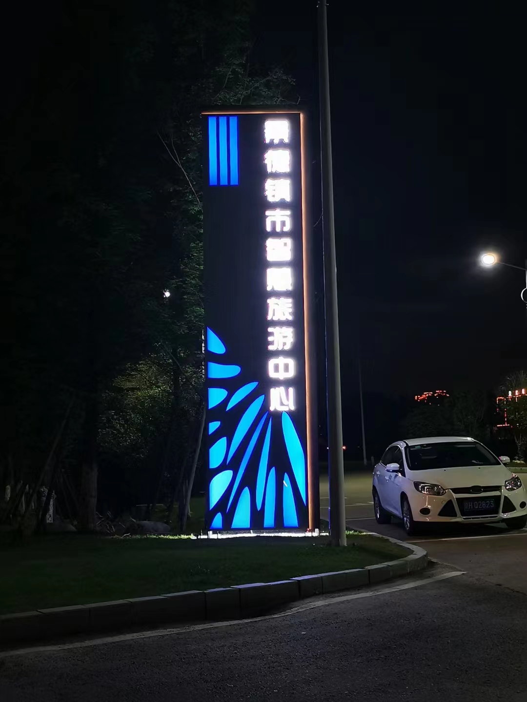 九江户外大型精神堡垒制作楼体发光标识安装